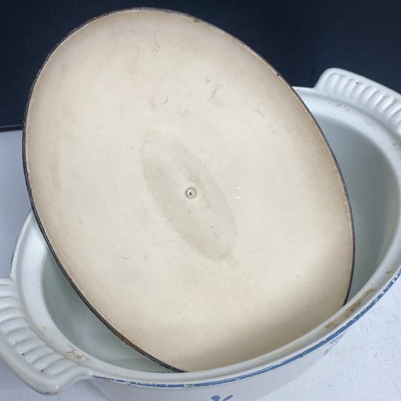 Dru Holland Enamel Cast Iron Blue Tulip Covered Casserole Dish 4176-24 - Picture 14 of 17